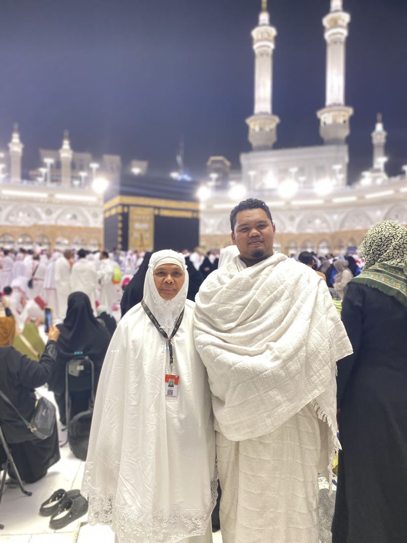Jamaah Al Maysa Trip berihram di Masjidil Haram pada malam hari